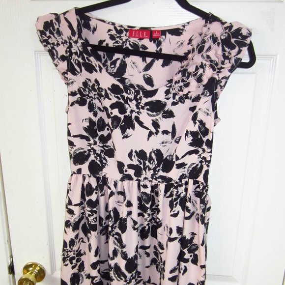 Elle Dresses & Skirts - Elle Applicae shoulder soft pink/blck dress